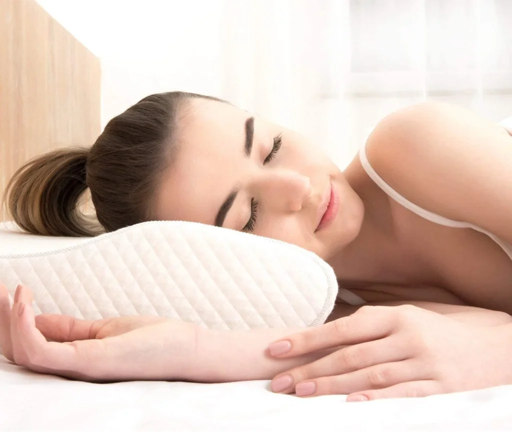 A woman using the EPABO Contour Memory Foam Pillow